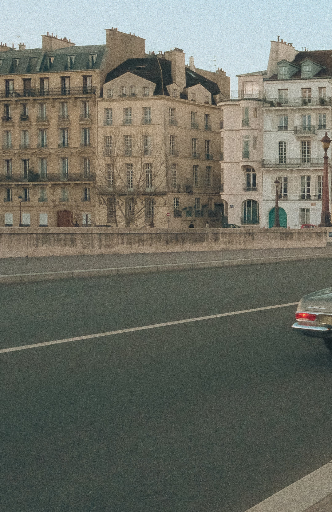 Sur le Pont — detail video