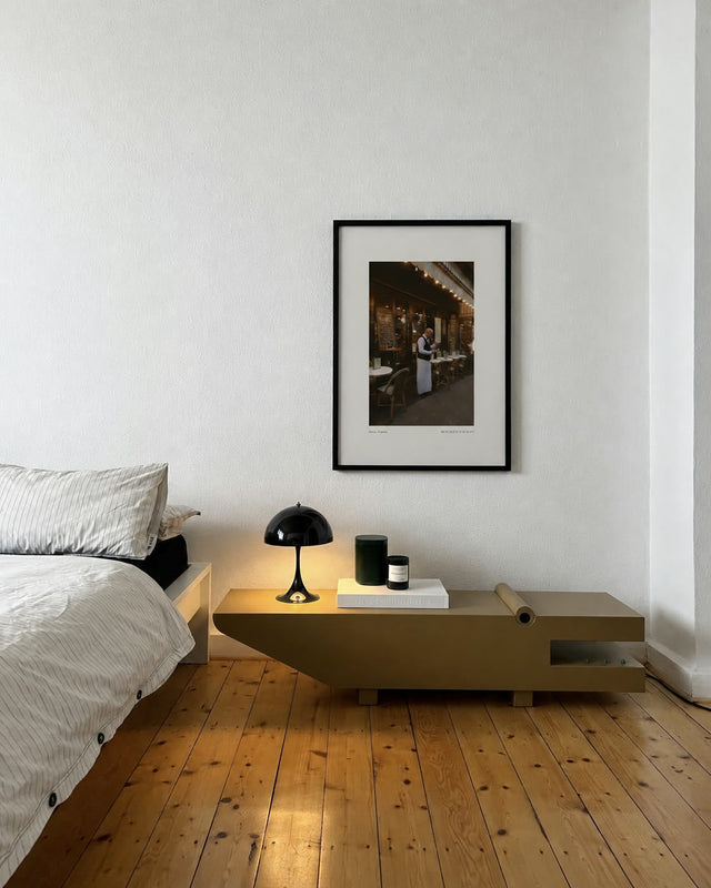 Une P'tite Pause on a bedroom wall in daylight